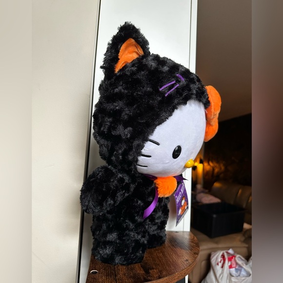 😍 Hello Kitty Halloween Greeter - Picture 4 of 7